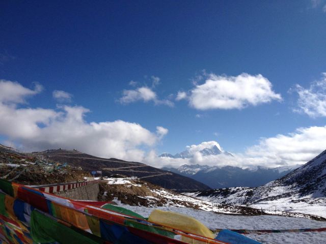 西藏旅游旺季，文化传承与生态保护同行